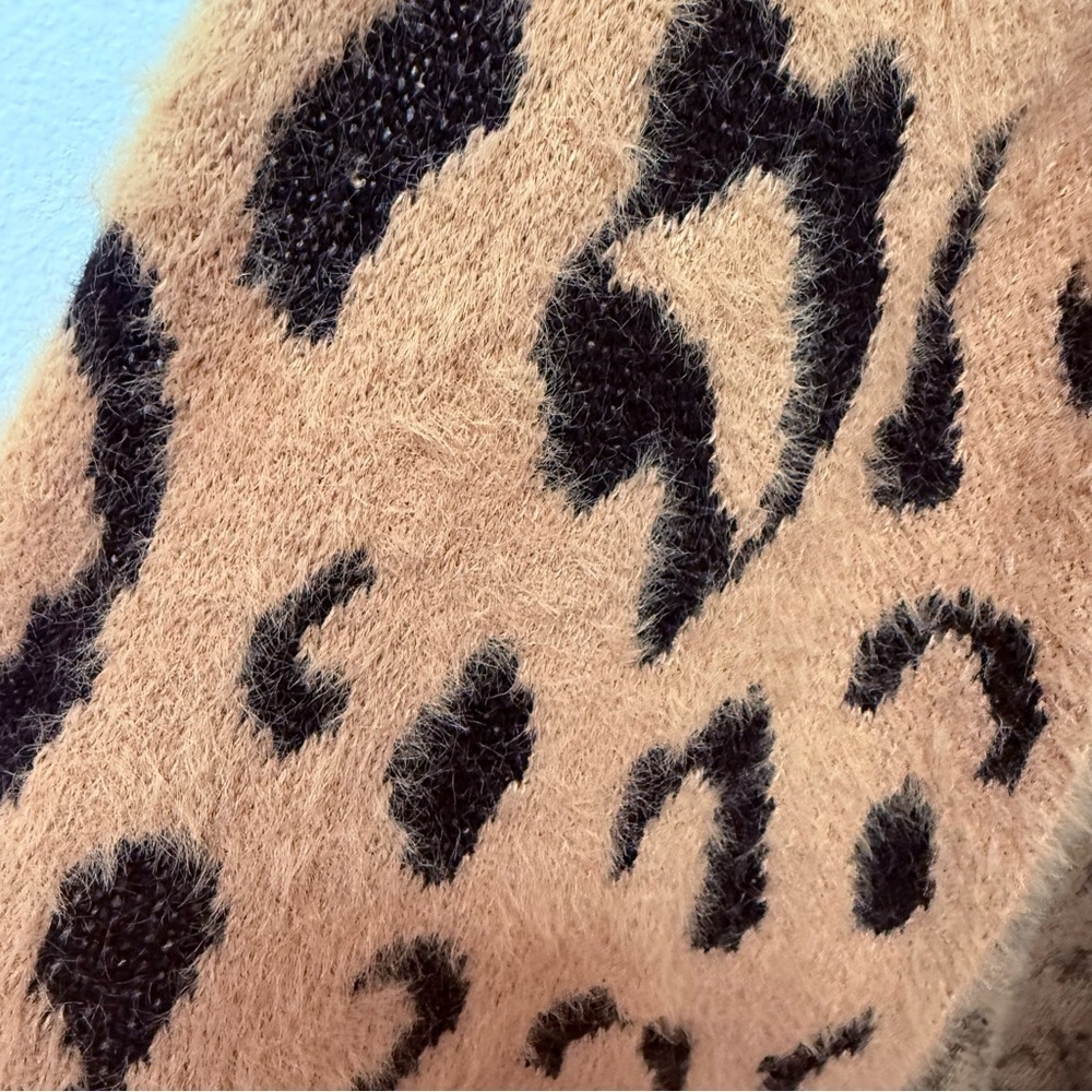 Sz. M/L On Blue Leopard Fuzzy Handkerchief Hem Sleeveless Sweater Vest - Picture 9 of 9